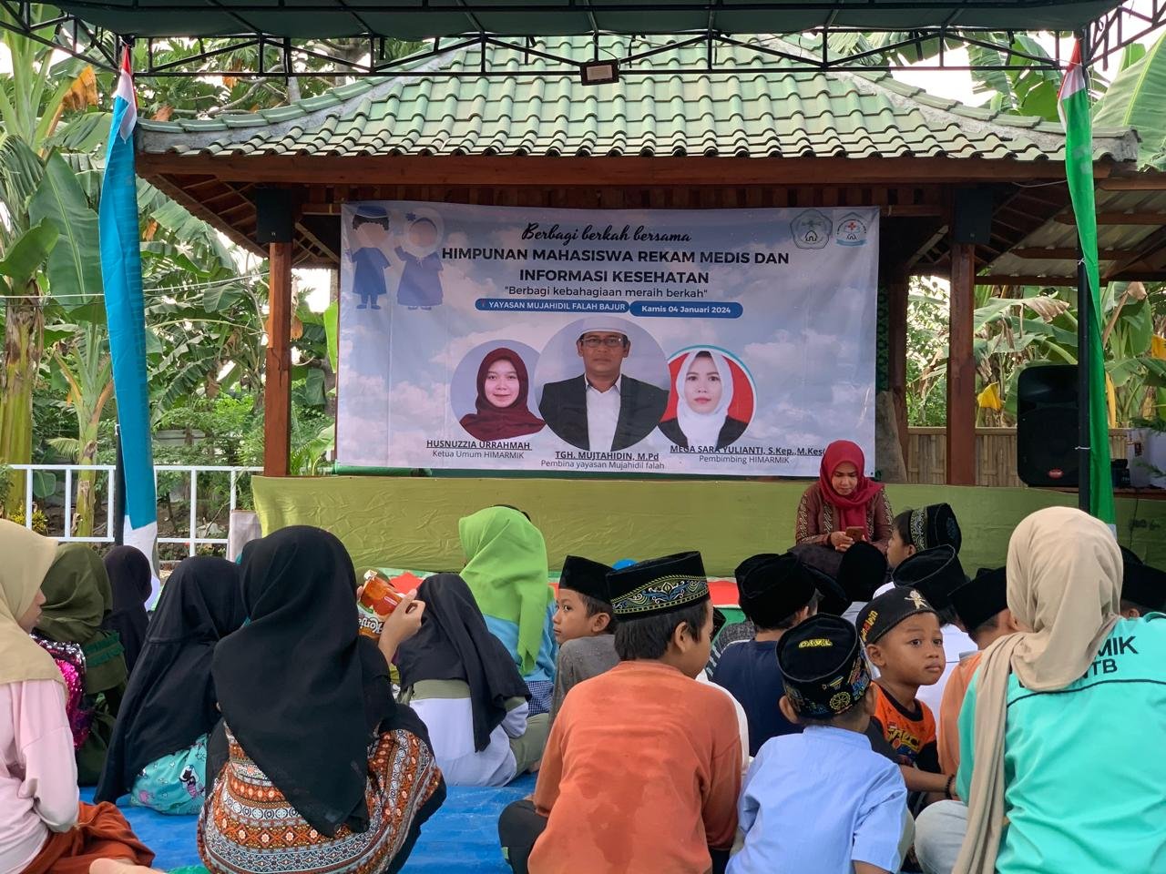 Program Kerja D3 Rekam medis dengan tema “ Berbagi Berkah berkah Bersama santunan anak yatim “ di Pondok Pesantren Mujahidil Falah Bajur